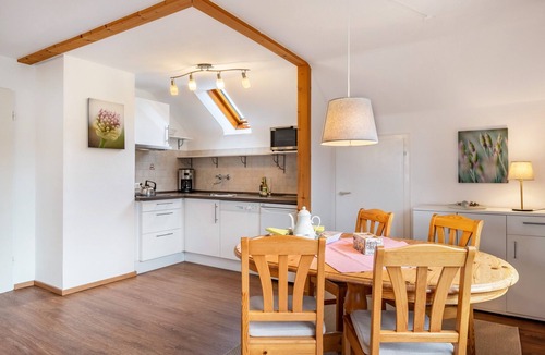 Hinterzarten Apartment | Apartment 'Windeckkopf' with Balcony and Wi-Fi