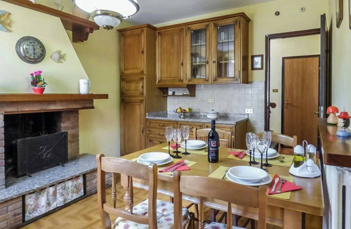 Cascine-La Croce Apartment | Apartment with pool and private terrace in Tuscany