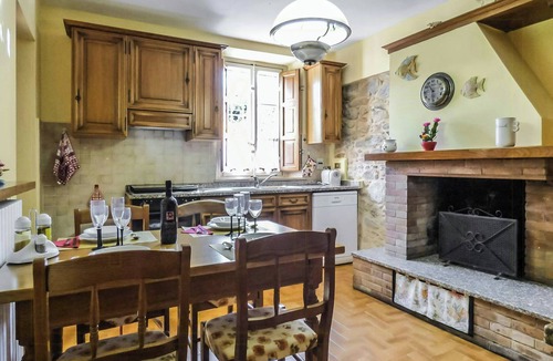 Cascine-La Croce Apartment | Apartment with pool and private terrace in Tuscany