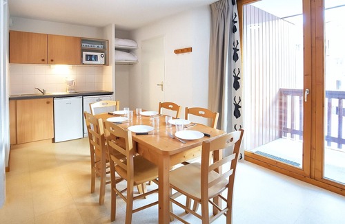 Bramans Apartment | Apartment with 2 rooms, balcony