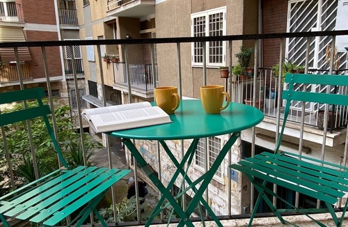 Ostiense House | Apartment with a Balcony - Metro Line B, San Paolo Station - (8' and you're at the Colosseum)