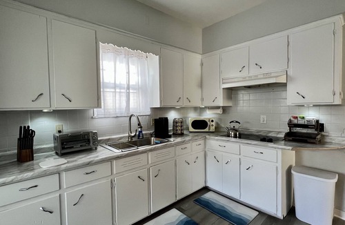Highland Square Apartment | Apartment with a boho, relaxed and soulful vibe in the heart of Highland Square.