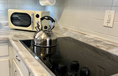 Highland Square Apartment | Apartment with a boho, relaxed and soulful vibe in the heart of Highland Square.