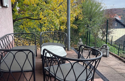 Glauburg Apartment | Apartment with a direct view of the Glauberg in a quiet location! Cycling and hiking trails