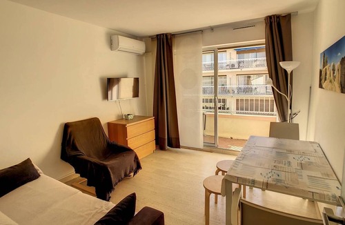 Sainte-Maxime City Centre Apartment | Apartment with air-conditioning