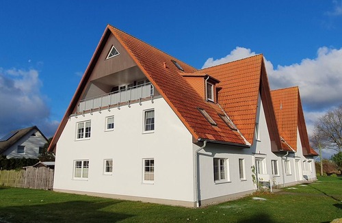 Elmenhorst/Lichtenhagen Condo | Apartment with balcony in Ostseespass de