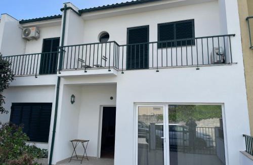 Sao Goncalo Apartment | Apartment with balconies and garden