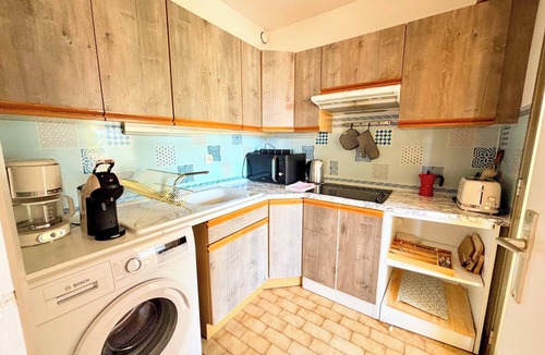 La Madeleine Apartment | Apartment with balcony and pool near the sea