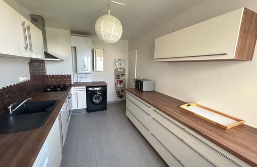 Talant Apartment | Apartment with balcony, close to lake and forest. Pets welcome!