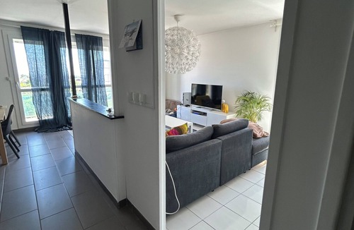 Talant Apartment | Apartment with balcony, close to lake and forest. Pets welcome!
