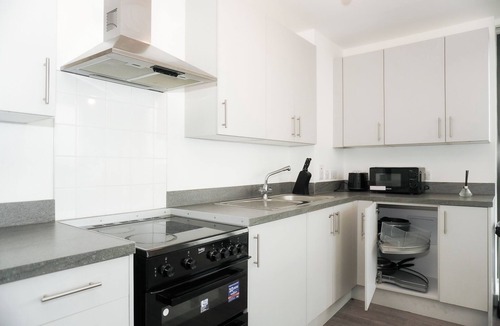 Barking Apartment | Apartment with Balcony, Views & Free Parking