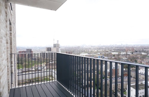 Barking Apartment | Apartment with Balcony, Views & Free Parking