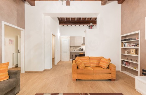 Santa Croce Apartment | Apartment with balcony in the historical centre of Florence. Renewed in 2019.