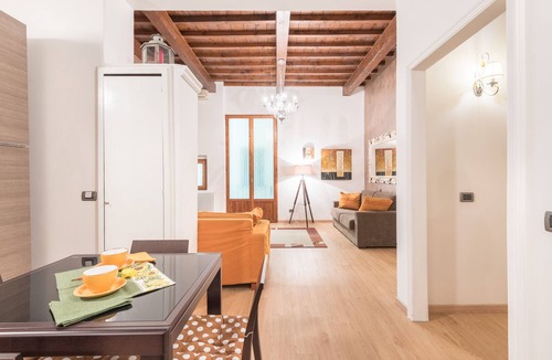 Santa Croce Apartment | Apartment with balcony in the historical centre of Florence. Renewed in 2019.