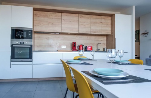 Saint-Avertin Apartment | Apartment with Cher river view, 4/6 people, south Tours + parking and terrace