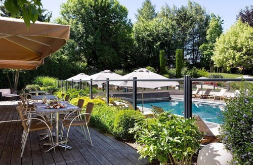 Ferney-Voltaire Apartment | Apartment with view of swimming pool