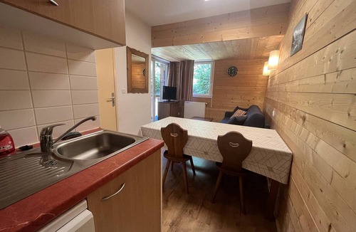 Cauterets Apartment | Apartment with heated pool and parking in Cauterets