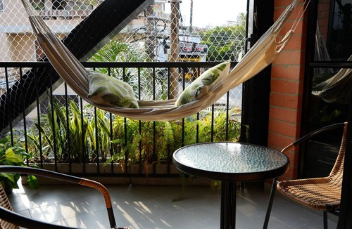 Cali Apartment | Apartment with high-speed internet and a supermarket next door