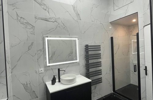 Quartier Pasteur Apartment | Apartment with jacuzzi | La Perle Noire