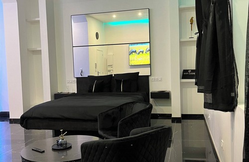 Quartier Pasteur Apartment | Apartment with jacuzzi | La Perle Noire