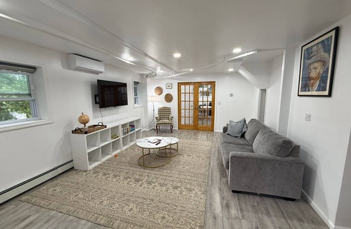 Ardsley Apartment | Apartment with kitchen + 2 sofa beds