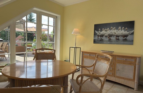 Biesenthal Apartment | Apartment with large roof terrace, fireplace and carport by the Biesenthal Basin