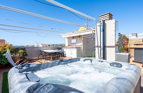El Vendrell Apartment | Apartment with Private Terrace, Whirlpool, Wi-Fi and Air Conditioning