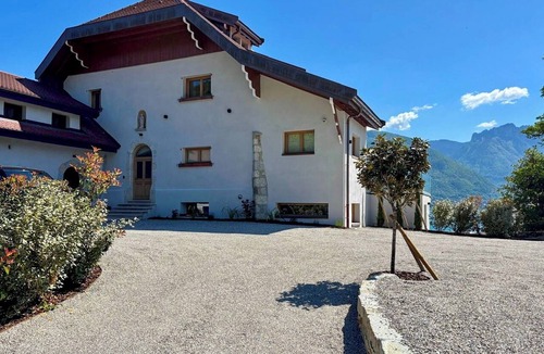 Sevrier Apartment | APARTMENT with private terrace & lake view/200 meters from lake & bike path
