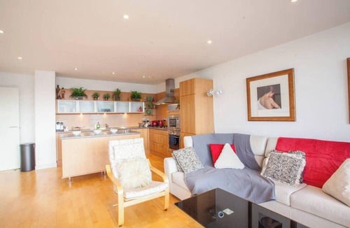 Finnieston Apartment | Apartment with river view, next to hydro