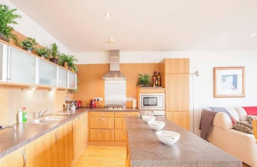 Finnieston Apartment | Apartment with river view, next to hydro
