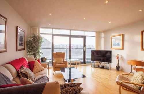 Finnieston Apartment | Apartment with river view, next to hydro