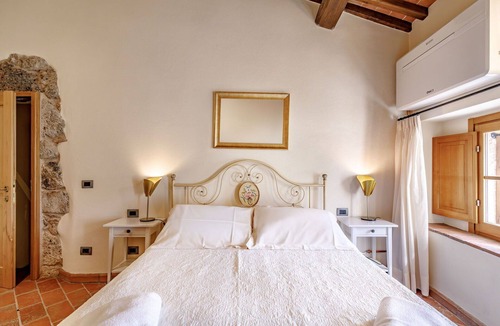Monteriggioni House | Apartment with sauna, private pool, A/C, WIFI, hot tub, TV, patio, panoramic view, close to Siena