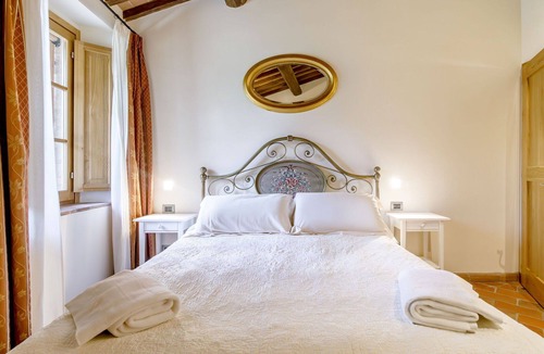Monteriggioni House | Apartment with sauna, private pool, A/C, WIFI, hot tub, TV, patio, panoramic view, close to Siena