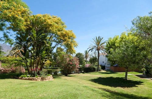 Bahia Dorada Apartment | Apartment with sea views, aircon, pool and Wifi, 50m from the beach and just 5 min to Estepona port