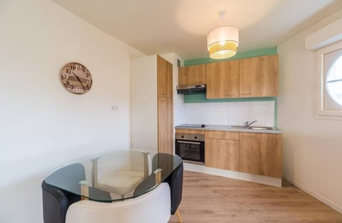 Ploumagoar Apartment | Apartment with secure parking, near Guingamp