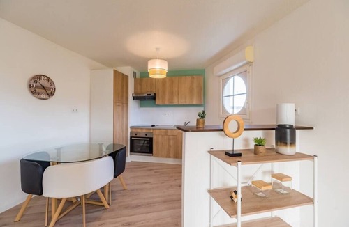 Ploumagoar Apartment | Apartment with secure parking, near Guingamp