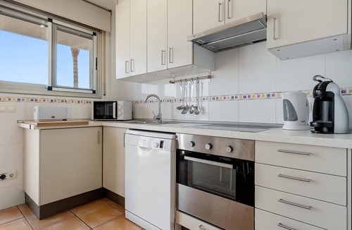 Torredembarra Apartment | Apartment with terrace and frontal sea views