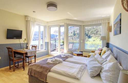 Bullay Apartment | Apartment with terrace directly on the banks and with a view of the Moselle