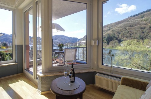 Bullay Apartment | Apartment with terrace directly on the banks and with a view of the Moselle