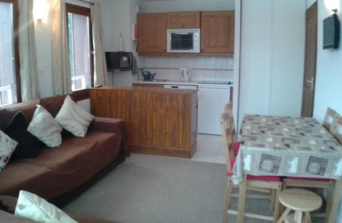 Les Esserts Apartment | Apartment with three genuine bedrooms within 2 mins walk of the main lift