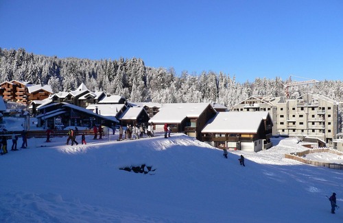Les Esserts Apartment | Apartment with three genuine bedrooms within 2 mins walk of the main lift