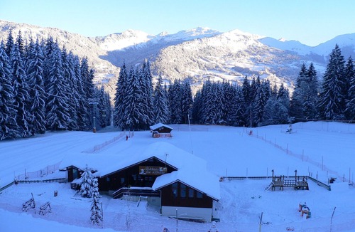 Les Esserts Apartment | Apartment with three genuine bedrooms within 2 mins walk of the main lift