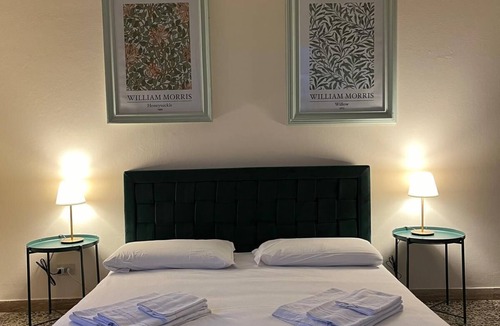 Isolotto Bed & Breakfast | Apartment with two spacious rooms, a bathroom and a kitchen with a balcony.