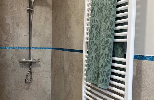 Isolotto Bed & Breakfast | Apartment with two spacious rooms, a bathroom and a kitchen with a balcony.