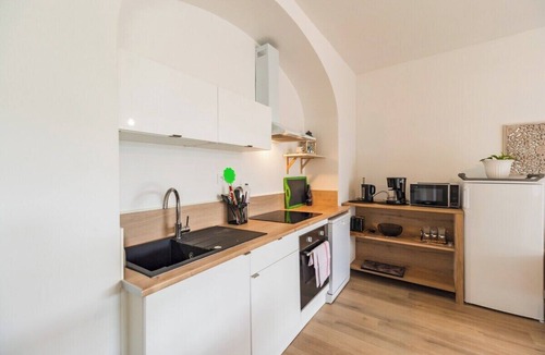 Guingamp Apartment | Apartment with veranda and 3 bedrooms in Guingamp