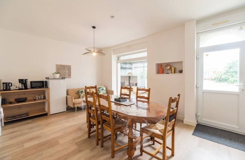 Guingamp Apartment | Apartment with veranda and 3 bedrooms in Guingamp
