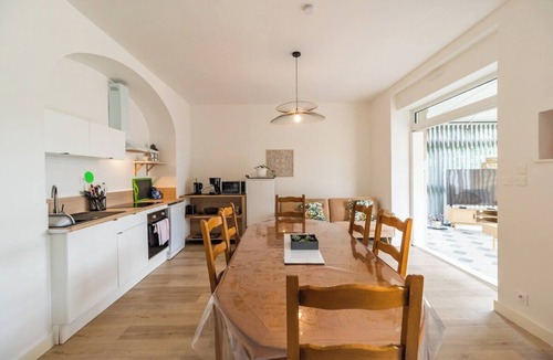 Guingamp Apartment | Apartment with veranda and 3 bedrooms in Guingamp