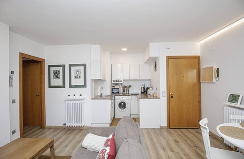 Eixample Apartment | Apartment with very large balcony in Girona