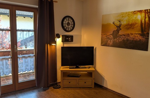 Mittenwald Apartment | Apartment 'Wohnung 2' with Mountain View, Balcony and Wi-Fi