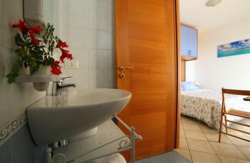 Torre Mozza Apartment | Apartment Wohnung 'Aphrodite A' in Strandnähe by Interhome